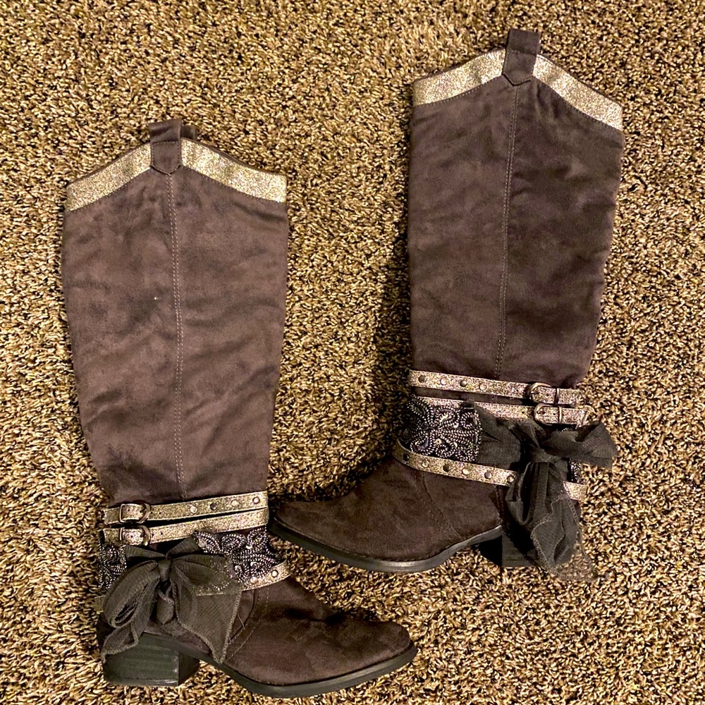 Stunning boots!!! 👢